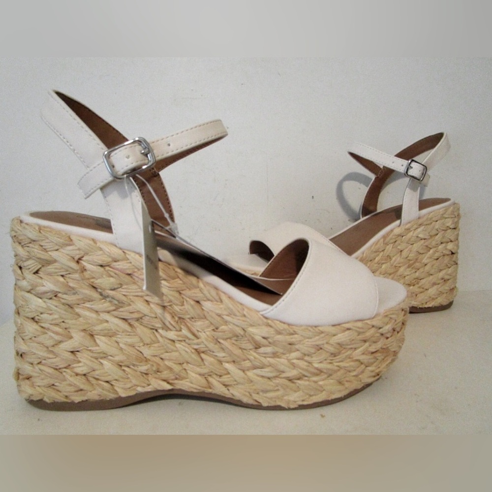 Universal Thread Cream Woven Wedges
SKU #4